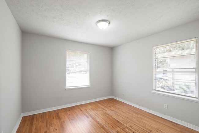 Foto del edificio - 8410 Bob White Dr