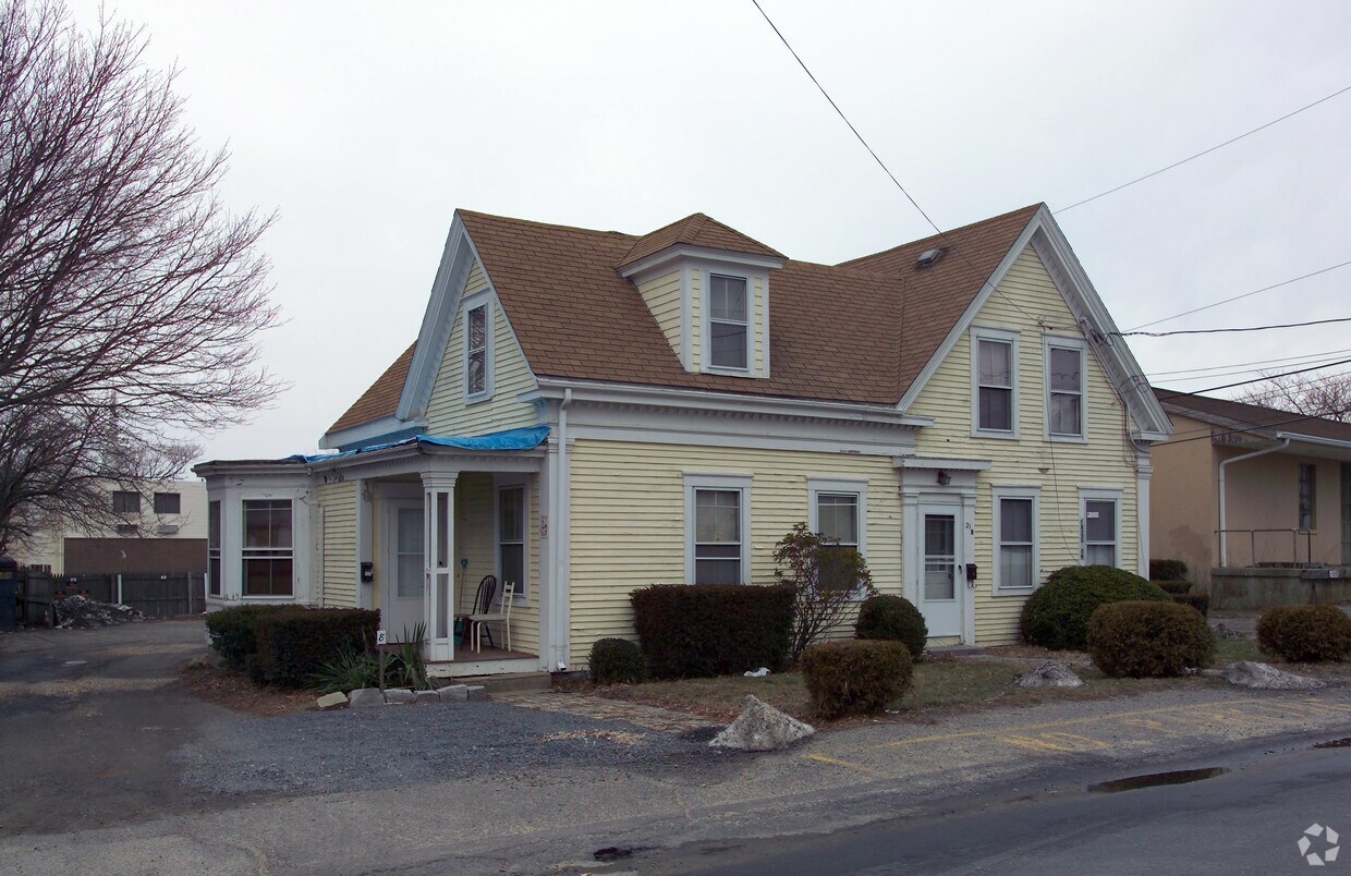 21 Pleasant St, Hyannis, MA 02601 Apartments in Hyannis, MA