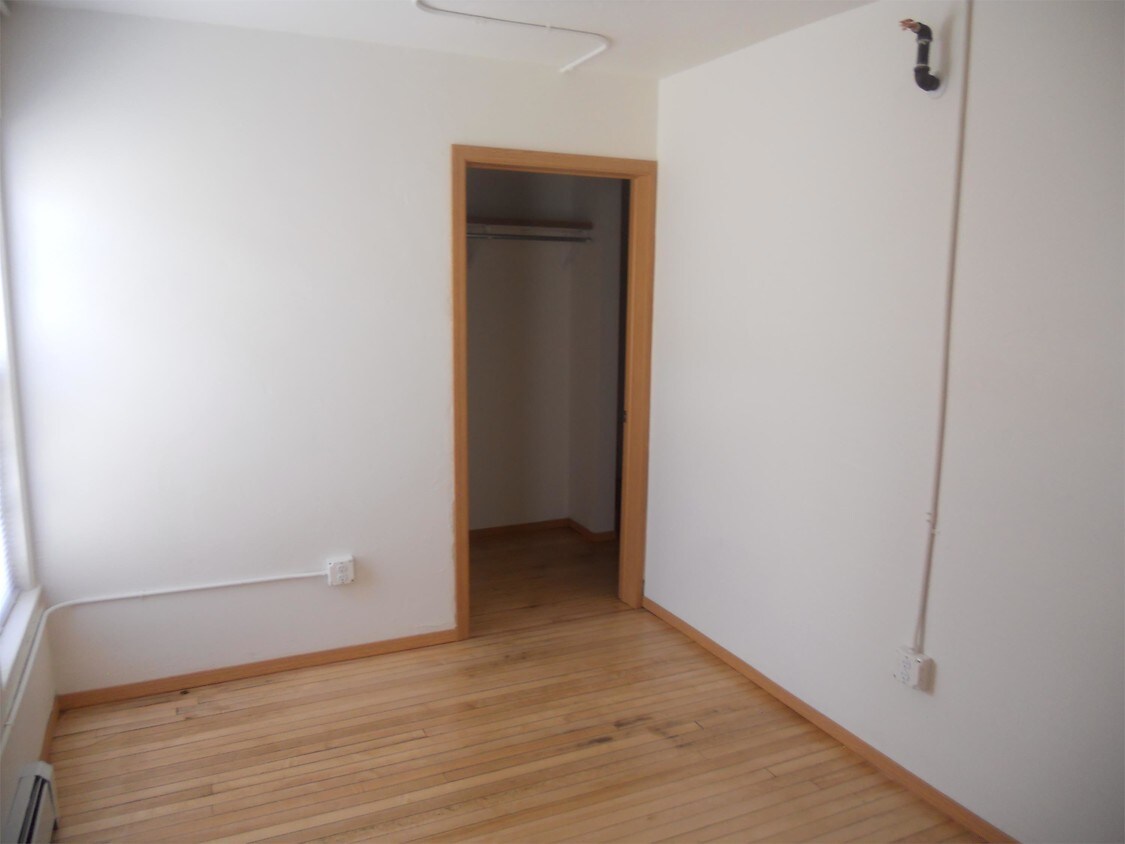Primary Photo - 409 N Broadway