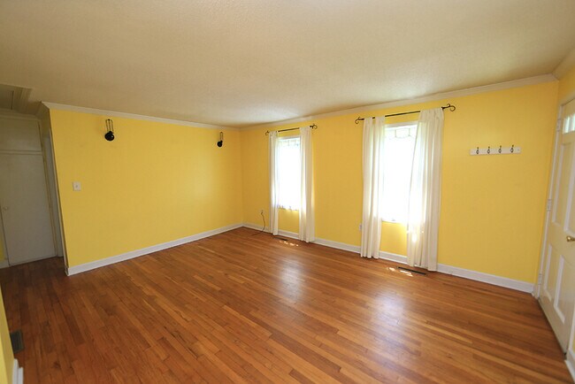 Building Photo - 2404 Farthing St