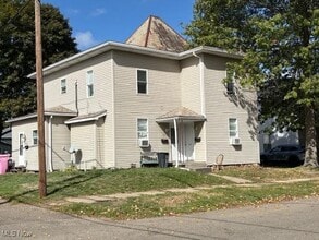 Building Photo - 332 2nd St NE