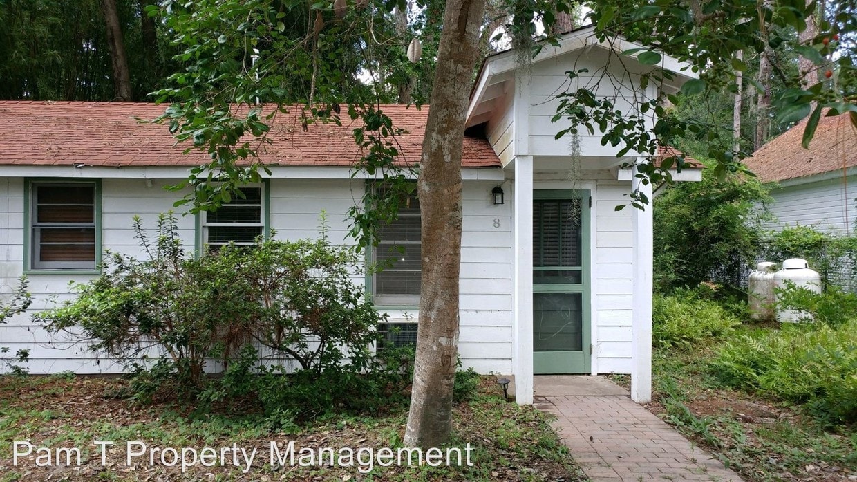 Primary Photo - 8 Southwood Dr