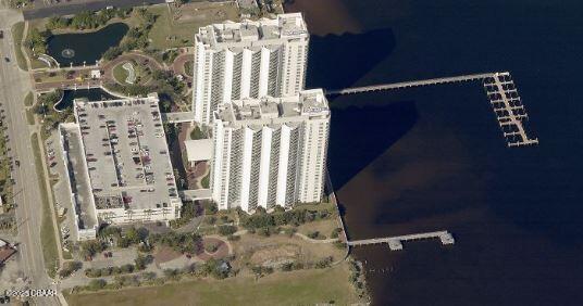 Foto del edificio - 241 Riverside Dr