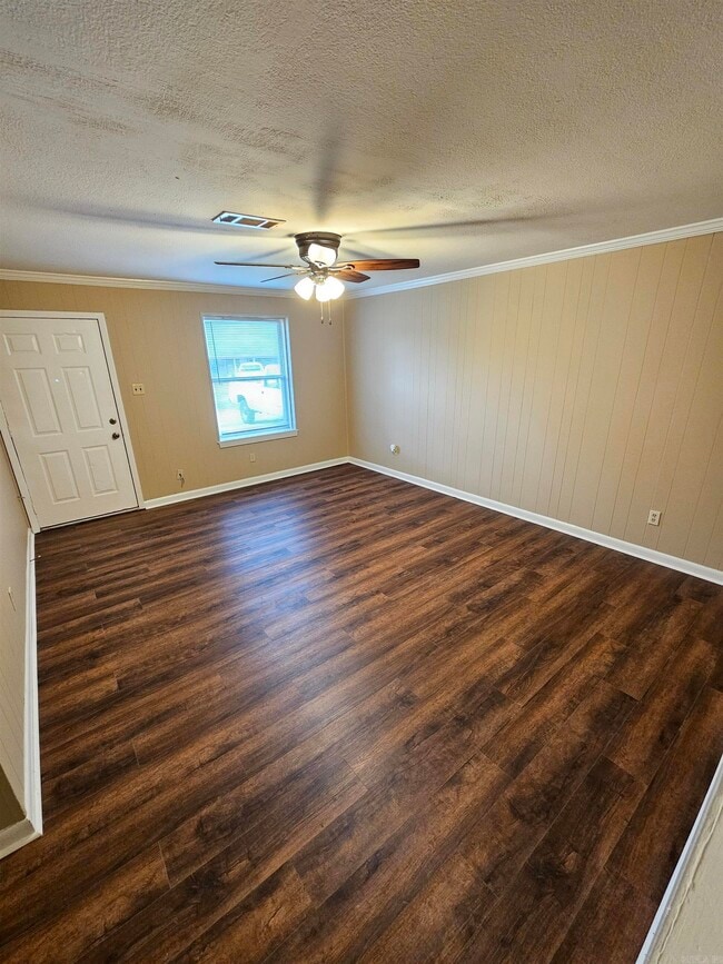 Building Photo - 28 Pheasant Run Dr