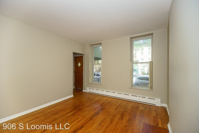 Building Photo - 906 S Loomis St