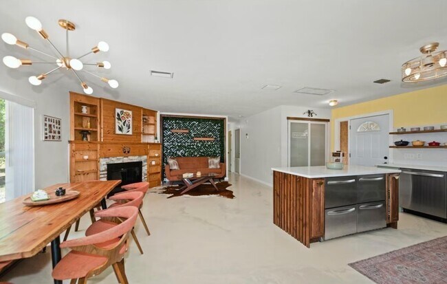 Foto del edificio - 2431 N Westwood Dr