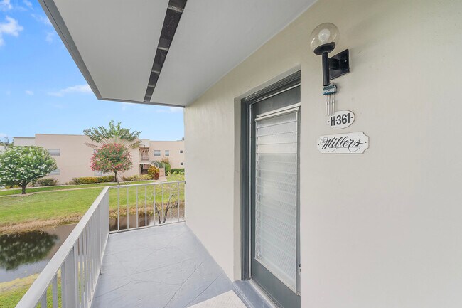Foto del edificio - 361 Normandy Ln