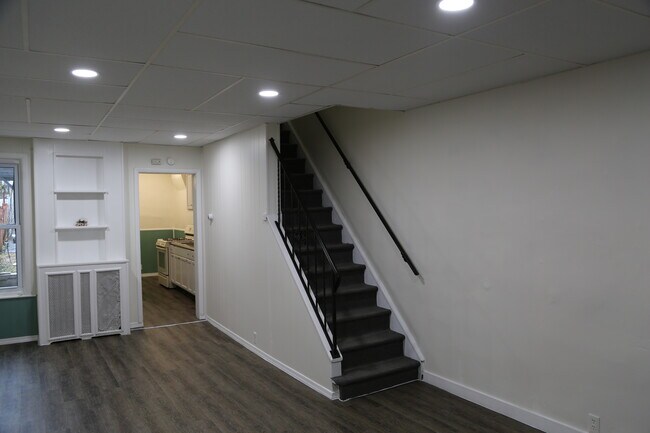Building Photo - 424 N Jordan St