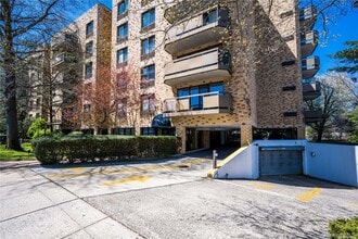 Building Photo - 141 Great Neck Rd