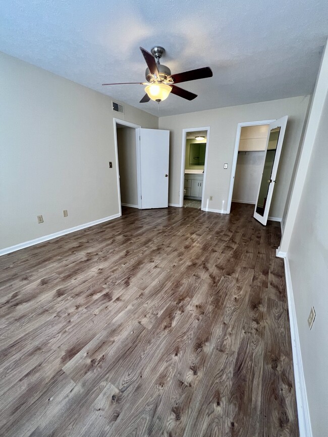 Building Photo - 427 6th Ave W