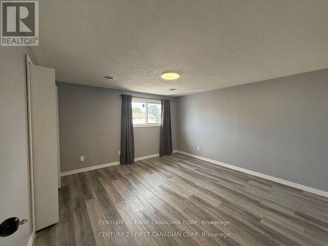 Photo du bâtiment - 24- LOWER - 577 THIRD STREET