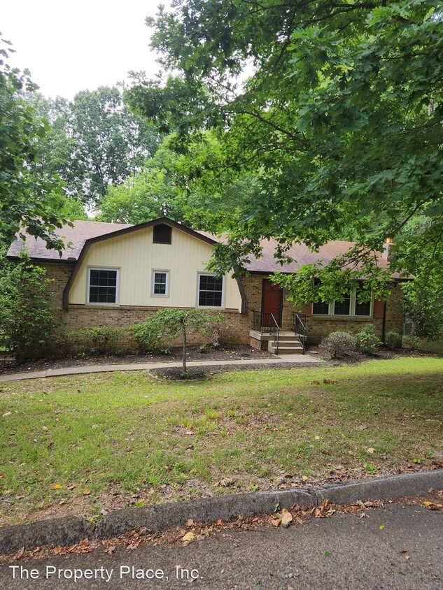 Primary Photo - 4 br, 2.5 bath House - 409 Broadview Drive