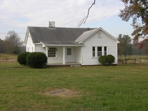 Building Photo - 1600 Concord Farms Rd