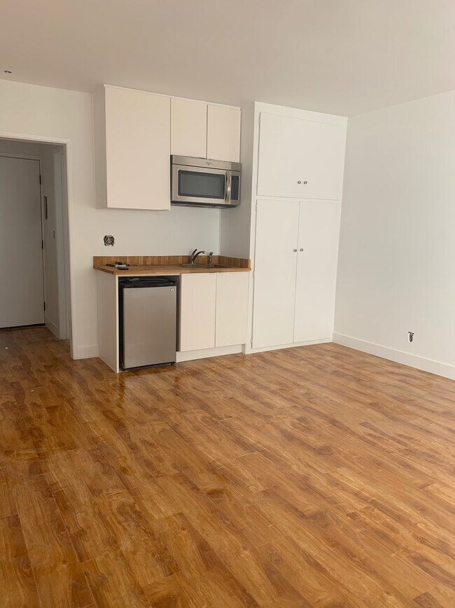 Foto del edificio - 3536 Hughes Ave