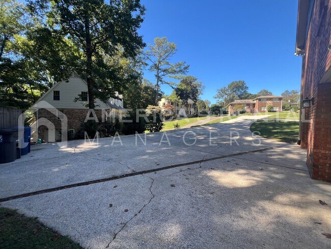 Building Photo - Home for rent in Hoover! SIGN A 13 MONTH L...