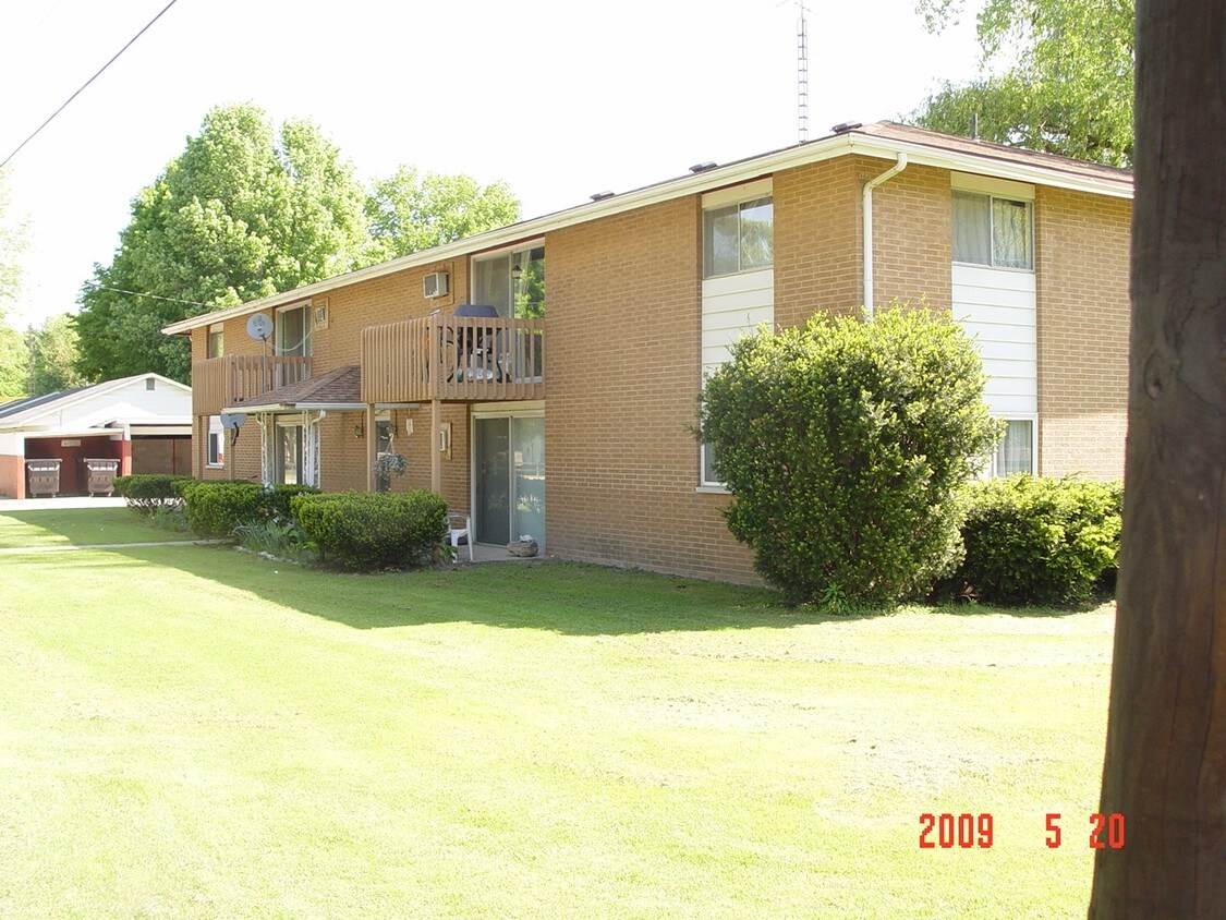 310320 E Arlington St, Bangor, MI 49013 Apartments Bangor, MI