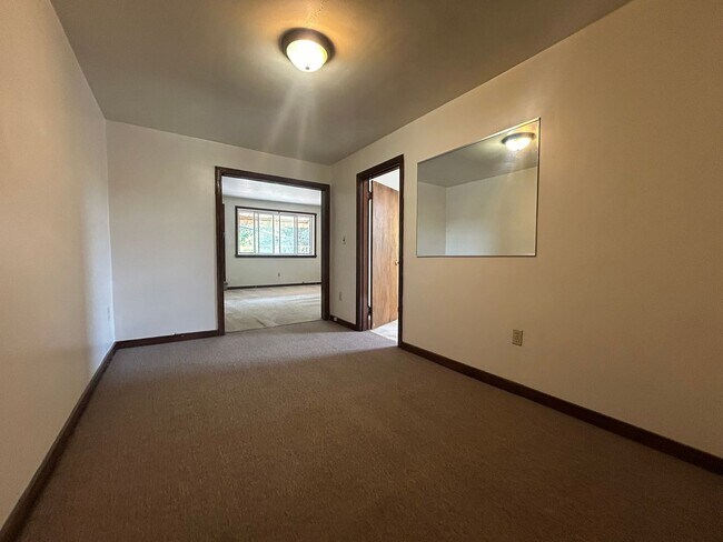 Foto del edificio - Fantastic 2 BR Apartment in South Oakland on Bates Street! CALL NOW!