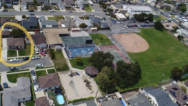 Building Photo - 15425 Parron Ave