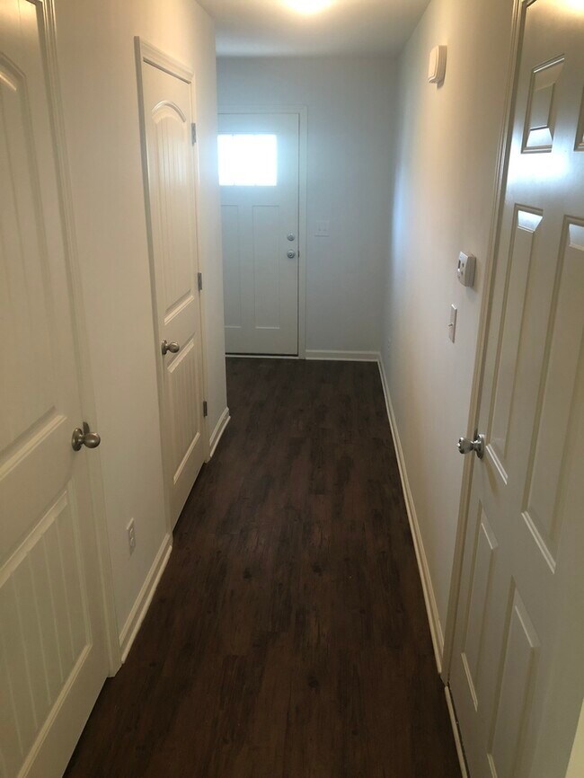 Foto del edificio - 4659 Woodford Circle