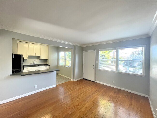 Building Photo - 2075 Penmar Ave