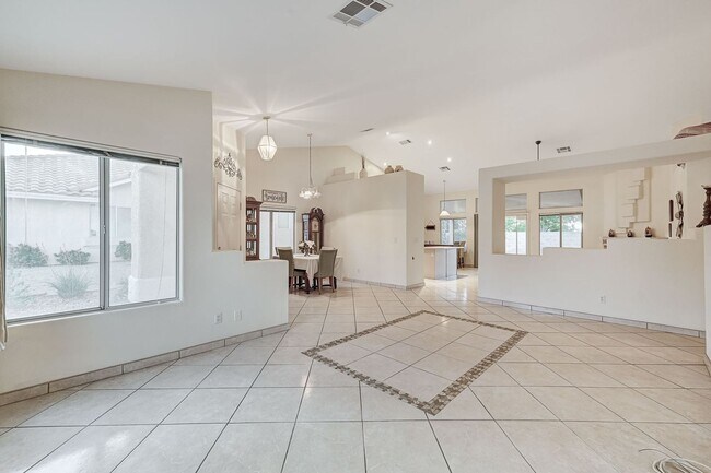 Foto del edificio - Henderson Single-Story Gem with Gas Firepl...