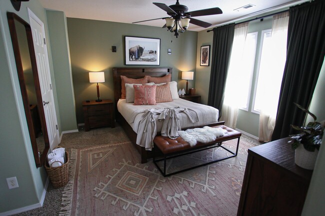 Building Photo - 5615 NE 75th Ave