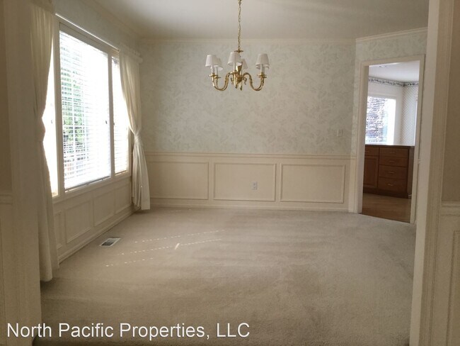Building Photo - 4 br, 2.5 bath House - 19126 NE 45th Place