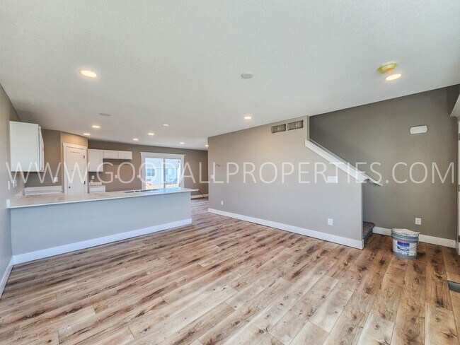 Foto del edificio - 6 Bedroom 4 bathroom two story home in Waukee