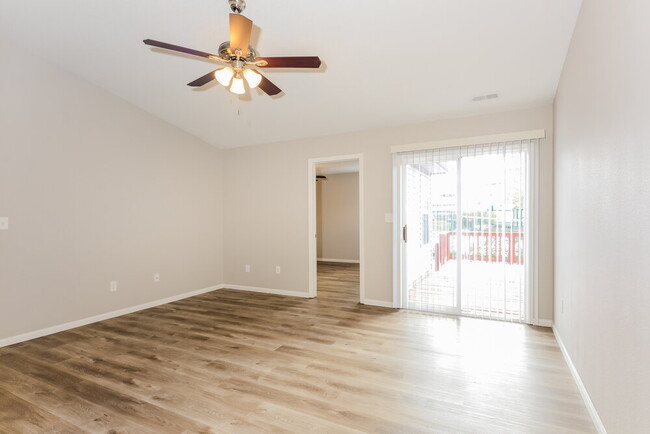 Foto del edificio - 537 Meadows Edge Ln