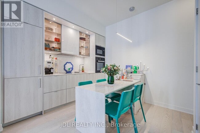 Photo du bâtiment - 11 Yorkville Ave