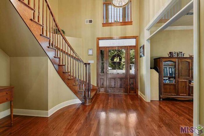 Building Photo - 4 bedroom, 2.5 bathroom located in Jackson...