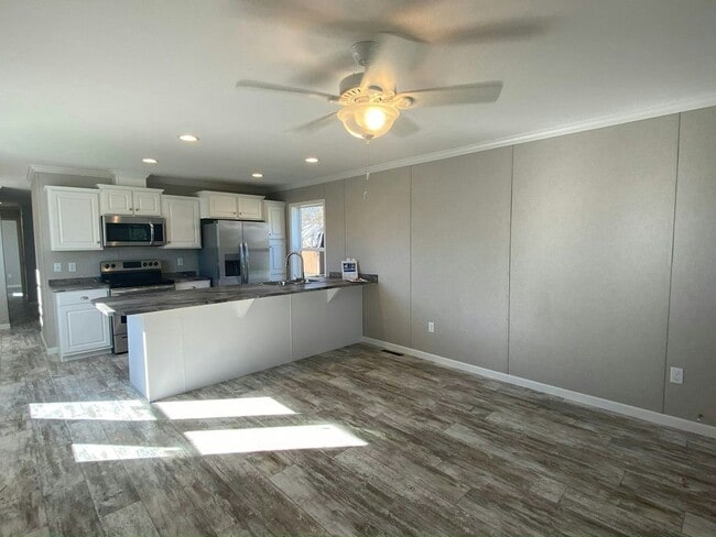 Foto del edificio - 129 Zimmer Dr W