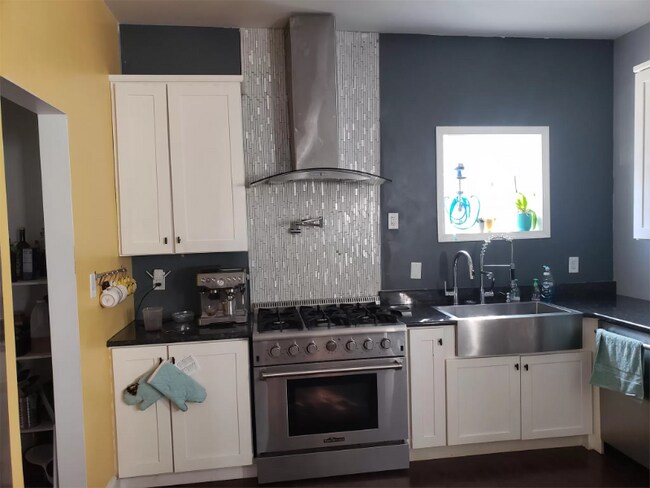 Building Photo - 3309 P St