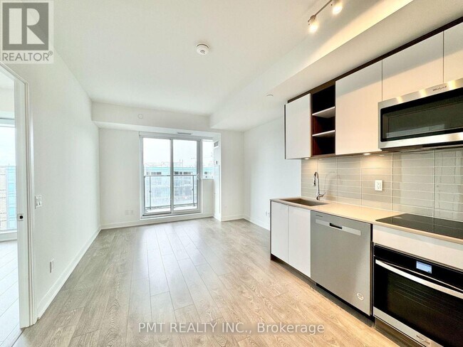 Building Photo - 543 Richmond St W