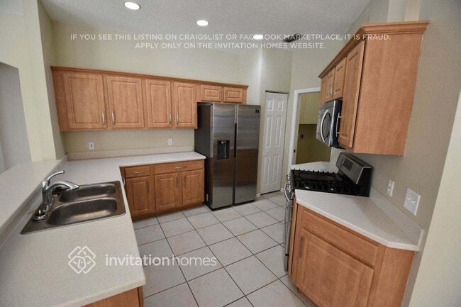 Building Photo - 12110 Whistling Way