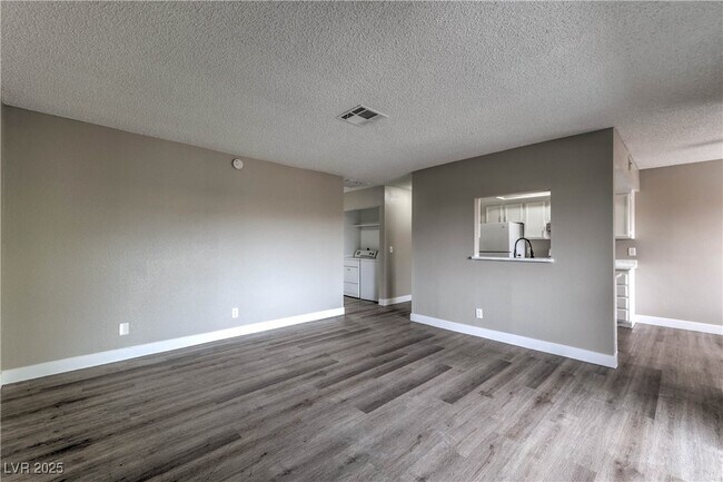 Foto del edificio - 4571 Carriage Park Dr