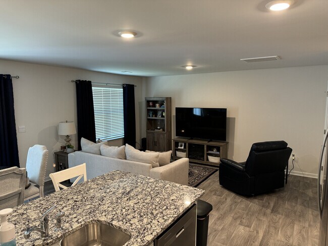 Building Photo - 1420 N Cardiff Trail