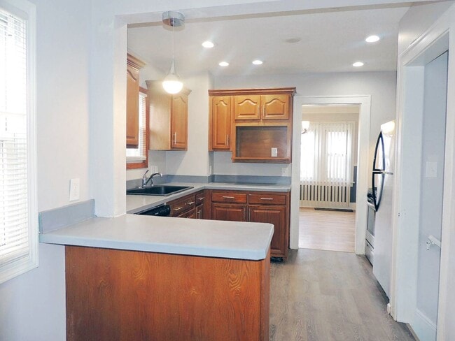 Foto del edificio - 3 Bed - 2 Full Bath Colonial for Rent!