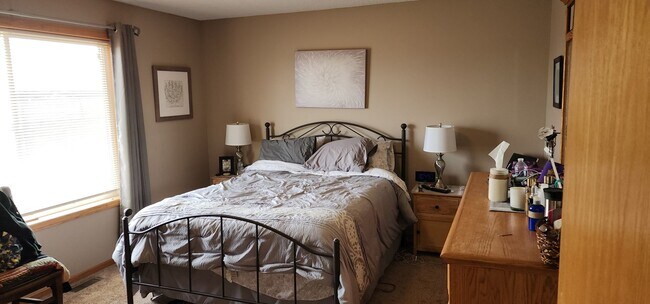 Foto del edificio - Beautiful 2 bedroom 1 bath End Unit Townhouse