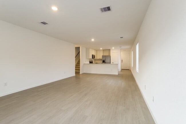 Building Photo - 605 Craven St