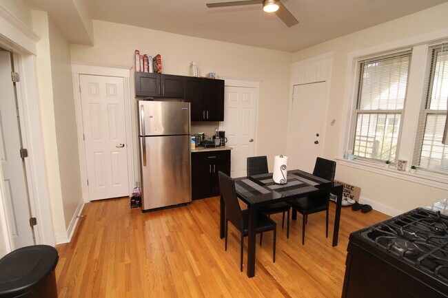 Foto del edificio - 1435 N Ashland Ave