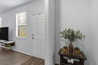 Building Photo - 168 Skybranch Dr