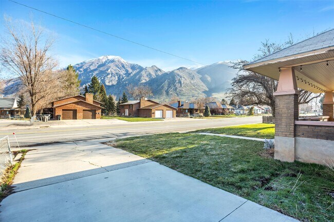 Foto del edificio - 502 E Center St