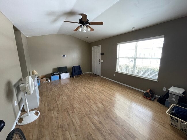 Foto del edificio - 289 N C St