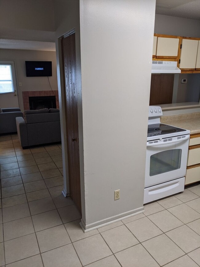 Photo - 502 W Green St (Urbana, IL) Apartment