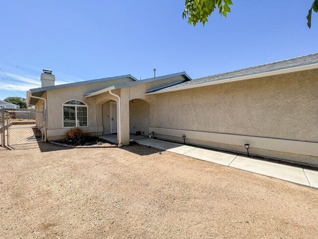 Foto del edificio - Wonderful 3 Bedroom 2 Bath in Yucca Valley