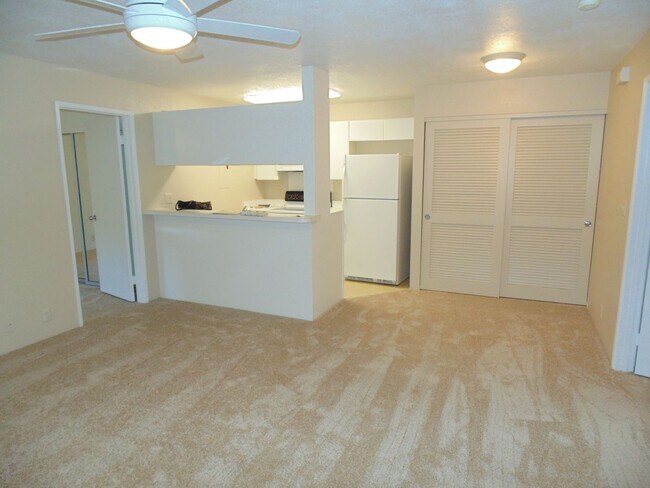 Photo - 2/2/2 in Salt Lake with PV Solar Panels! House