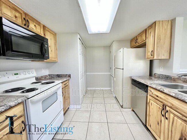 Building Photo - 327 Coconut Palm Way