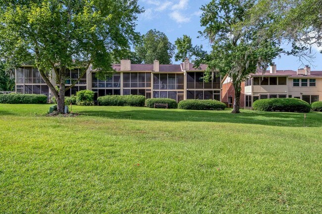 Building Photo - 3207 Shamrock St W