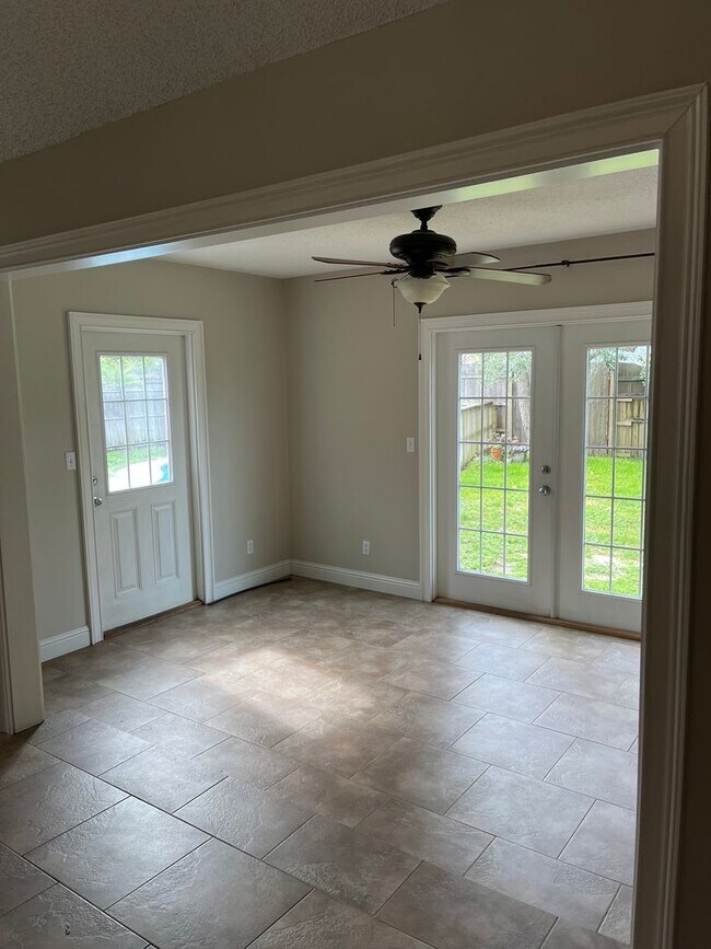 Foto del edificio - Beach Access 5BR 3Bath Home in Mary Esther
